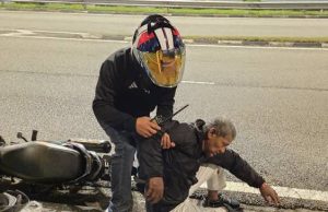 Tindakan pantas Ketua JSPT KL bantu penunggang motosikal terbabas
