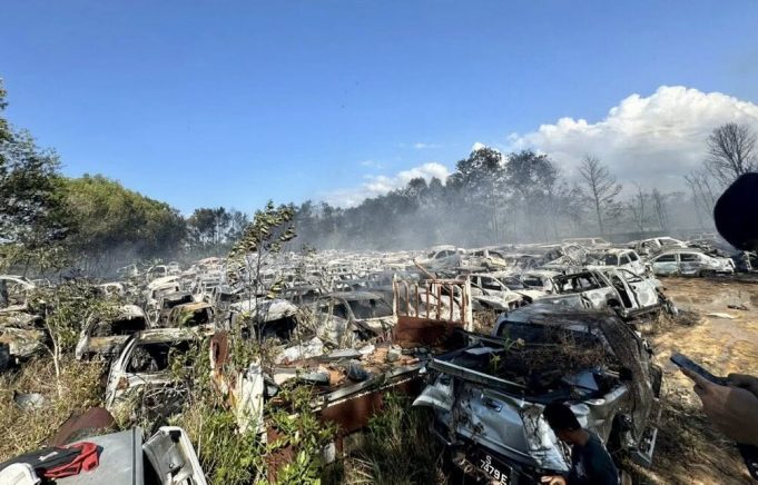 700 kereta terbakar