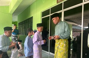 Tiga remaja sambut raya dalam lokap
