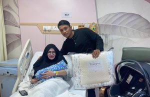 Kegembiraan berganda sambut anak lahir hari raya pertama