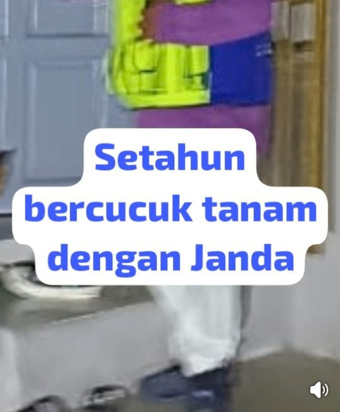 JAINJ cekup janda dan seoang lelaki dalam serbuan di sebuah rumah di kawasan kampung di Johor Bahru, semalam.