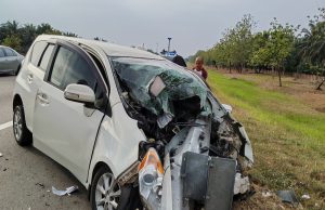 Lelaki maut, budak perempuan parah MPV langgar pembahagi jalan