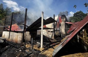 Rumah, kereta hangus dijilat api di Lipis