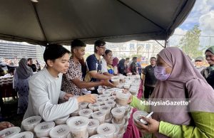 Program agihan bubur lambuk rentas agama dan budaya