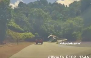 Lelaki maut, treler dipandu terbalik rempuh lori