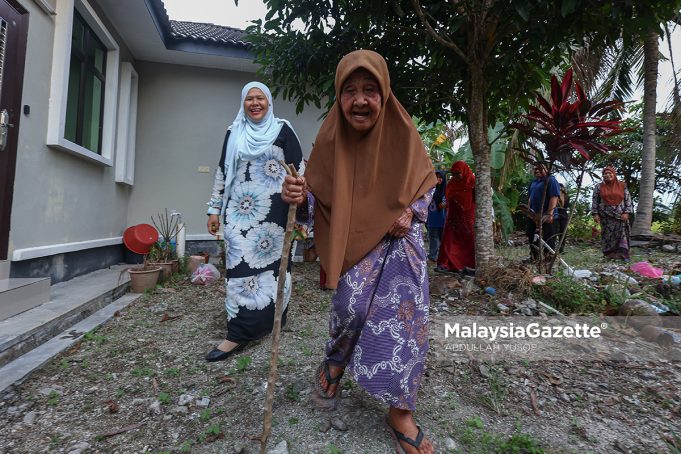 Penerima Kad Perak Sejahtera paling tua, Rayah Sukor, 100, pada Program Ziarah dan Berbuka Puasa di Bagan Serai. Foto ABDULLAH YUSOF 02 MARCH 2026. Salbiah Mohamed