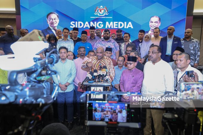 SIDANG MEDIA KHAS