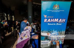 Orang ramai tidak melepaskan peluang mendapatkan pelbagai barangan asas pada program Jualan Rahmah Madani Kementerian Perdagangan Dalam Negeri dan Kos Sara Hidup (KPDN) Perak sempena perayaan Hari Raya Aidilfitri di Bangunan Persekutuan Ipoh (Greentown), pada Isnin. Foto ANIQ NABILAFIQ ANUAR, 16 MAC 2026.