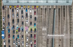 Kenderaan Sesak di Lebuhraya Arah Pantai Timur