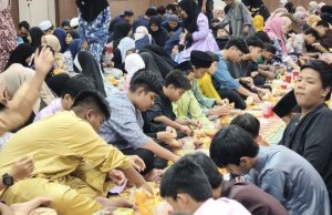 Jalinan Kasih Ramadan: UTeM turun padang santuni komuniti Chow Kit