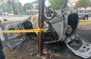 Wanita warga emas patah tangan, kereta musnah terbakar