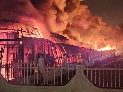 kedai serbenake terbakar 1