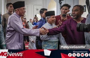 PMX Luang Masa Tunai Solat Jumaat Bersama Rakyat, Sempat Bergurau ‘Kat Tingkat Atas Pahala Lebih’?