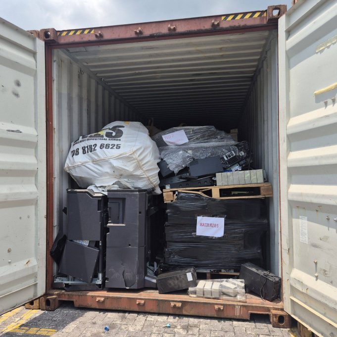 230,349 kg e-waste dalam 10 kontena ditahan di Pelabuhan Klang.
