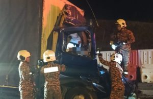 Pemandu maut tersepit nahas lori dengan treler