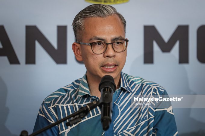 MGF01042026 - FAHMI-4 Menteri Komunikasi, Datuk Fahmi Fadzil bercakap pada sidang media mingguan di Angkasapuri, Kuala Lumpur. Foto SADIQ SANI, 01 APRIL 2026.