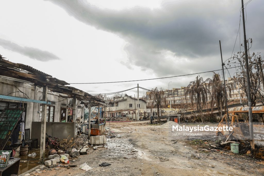 Situasi selepas sebelas hari di kawasan Kampung Sungai Baru berhampiran dengan tapak letupan paip gas ketika tinjauan lensa Malaysia Gazette di Kampung Kuala Sungai Baru, Putra Heights. Selangor. Foto HARI ANGGARA, 11 APRIL 2025
