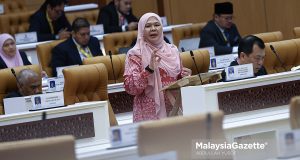 Exco Pembangunan Wanita, Keluarga, Kebajikan Masyarakat, Pembangunan Usahawan dan Koperasi Perak, Datuk Salbiah Mohamed ketika menjawab solan lisan pada Mesyuarat Pertama, Tahun Keempat, Dewan Negeri Ke-15 di Bangunan Perak Darul Ridzuan, Ipoh. Foto ABDULLAH YUSOF 21 APRIL 2026.
