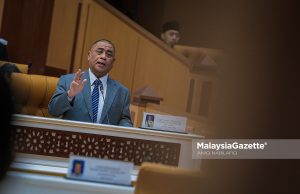 Menteri Besar Perak, Datuk Seri Saarani Mohamad menjawab soalan lisan pada Mesyuarat Pertama, Tahun Keempat, Dewan Negeri Ke-15 di Bangunan Perak Darul Ridzuan, Ipoh, pada Isnin. Foto ANIQ NABILAFIQ ANUAR, 20 APRIL 2026. Akta GSA 1960 Akta Penempatan Berkelompok 1960