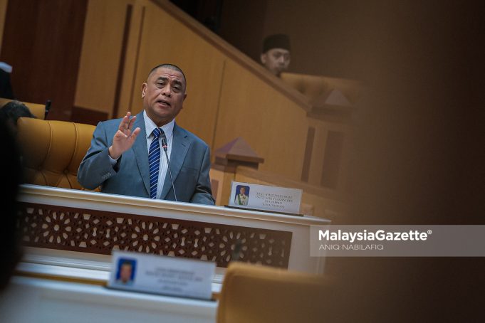 Menteri Besar Perak, Datuk Seri Saarani Mohamad menjawab soalan lisan pada Mesyuarat Pertama, Tahun Keempat, Dewan Negeri Ke-15 di Bangunan Perak Darul Ridzuan, Ipoh, pada Isnin. Foto ANIQ NABILAFIQ ANUAR, 20 APRIL 2026. Akta GSA 1960 Akta Penempatan Berkelompok 1960