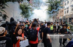 Polis kesan dalang bakar mercun dalam Himpunan Tangkap Azam Baki – Sazalee