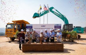 Menteri Besar Perak, Datuk Seri Saarani Mohamad ketika Majlis Pecah Tanah Pembinaan Kilang Peleburan Bijih Timah Rahman Hydraulic Tin (RHT) Sdn Bhd di Pengkalan Hulu, baru-baru ini. Foto, PEJABAT MB PERAK. perlombongan industri mineral negara Perak Sejahtera 2030