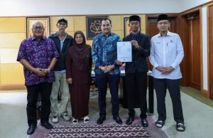 Anak penjual pisang goreng raih 11A disaran sertai program MARA ke Jordan – Asyraf