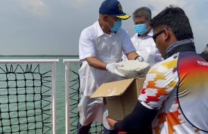 Sebanyak 1.5 tan bongkah abu al-Quran ‘dilepaskan’ ke laut