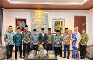 Anak Tampin cipta nama global, CEO Batik Air mengadap Tunku Besar Tampin CEO Batik Air, Datuk Chandran Rama Muthy mengadap Tunku Besar Tampin, Kol.(K) Tunku Syed Razman ibni Almarhum Tunku Syed Idrus Al-Qadri