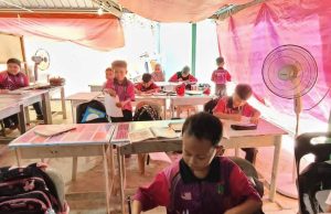 Pelajar SK Balaban Jaya belajar dalam khemah, Anwar arah KPM selesai segera