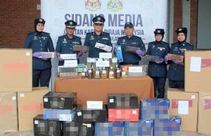 Kastam rampas rokok, arak seludup lebih RM2 juta