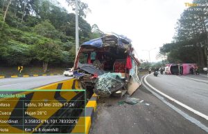 Tujuh warga Nepal cedera bas persiaran terbalik di Jalan Genting Highlands