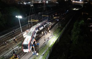 2 lagi gerabak tren tergelincir berjaya dinaikkan ke landasan – Rapid KL