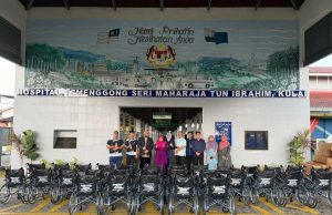 YAR sumbang kerusi roda untuk kegunaan HTSMTI Kulai