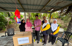 Mydin hulur bantuan kepada mangsa samun nasi bajet di Ipoh