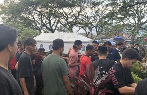Hujan lebat iringi pengebumian dua mangsa tragedi pelantar minyak