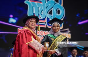 Atlet sukan negara, Musfirah terima Anugerah Graduan Terbaik