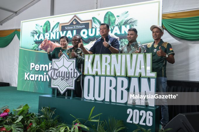 KARNIVAL QURBAN 2026 Pengarah urusan syarikat ladang ternakan Tayyib Ranch San Bhd, Mohd Sakhedan Sidek (kanan) bersama Ketua Polis Daerah Kuala Langat, Superintenden Mohd Akmalrizal Radzi (tengah), Pengerusi Kumpulan Aptrasco Group Pengarah Urusan Tayyib Ranch Sdn. Bhd, Lui Sze Chiang (kiri) dan Pengarah Tayyib Ranch Sdn. Bhd., Mohammad Masudur Rahman (dua dari kiri) bergambar pada Karnival Qurban 2026 di Kg Sungai Kelambu Banting, Selangor. Foto AIZAT ZAINAL, 22 MEI 2026. Lui Sze Chiang lembu sado korban Aidiladha