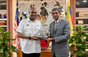Malaysia-India terus perkukuh hubungan strategik – Ramanan Menteri Sumber Manusia, Datuk Seri R Ramanan bersama Pesuruhjaya Tinggi India ke Malaysia, B. N. Reddy
