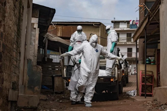 TOPSHOT-UGANDA-HEALTH-EBOLA_1779867988