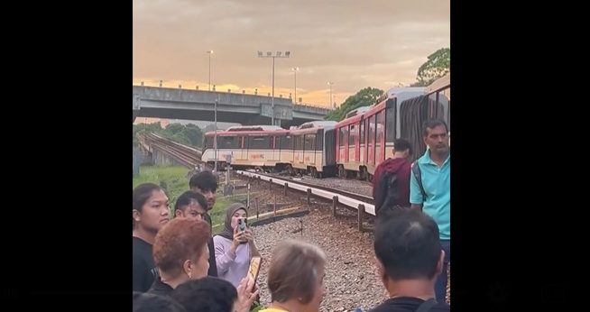 Tren tergelincir.