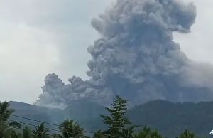 3 pendaki maut, 10 hilang Gunung Dukono, Indonesia meletus
