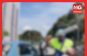 Berang Tidak Beri Lampu Isyarat, Lelaki Pecah Cermin Sisi Guna Kayu Besbol #MGFlash