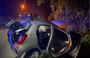 Dua maut, dua cedera kereta bertembung lori muatan durian di Lipis