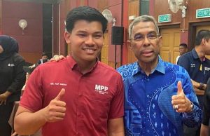 Bukan tampar tapi sentuh pipi tanda ‘kemesraan’ Bukan tampar tapi sentuh pipi tanda 'kemesraan'