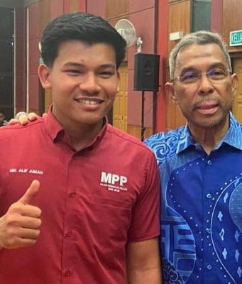Bukan tampar tapi sentuh pipi tanda 'kemesraan'