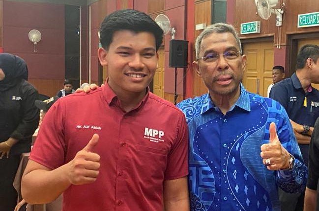 Bukan tampar tapi sentuh pipi tanda 'kemesraan'