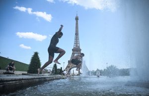 Menara Eiffel di Perancis tutup lebih awal akibat gelombang haba