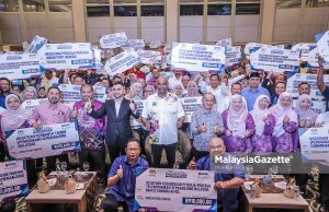 Menteri Sumber Manusia Serah Geran PHEKS 2026
