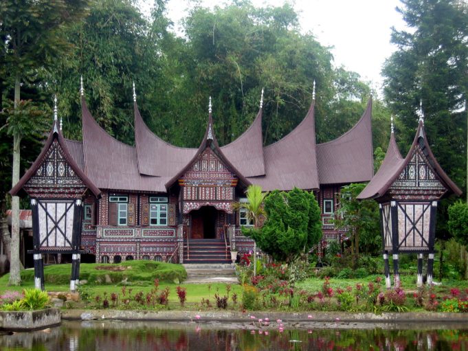 Rumah Gadang by Wikipedia